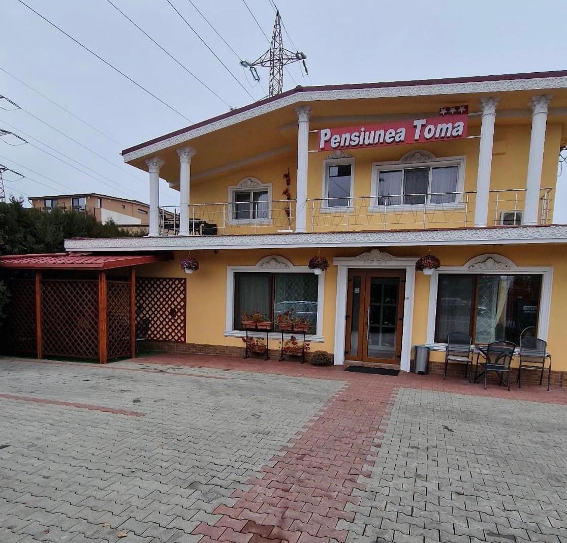 托马膳食公寓酒店 普洛耶什蒂 外观 照片